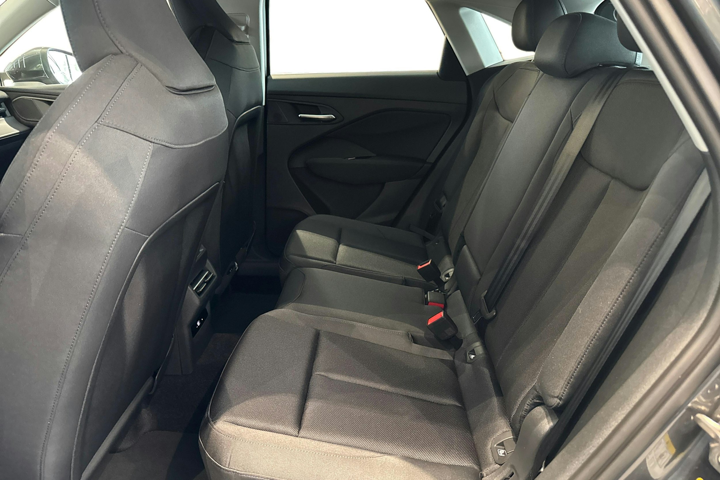 harmaa Audi Q3 2026 kuva 8.