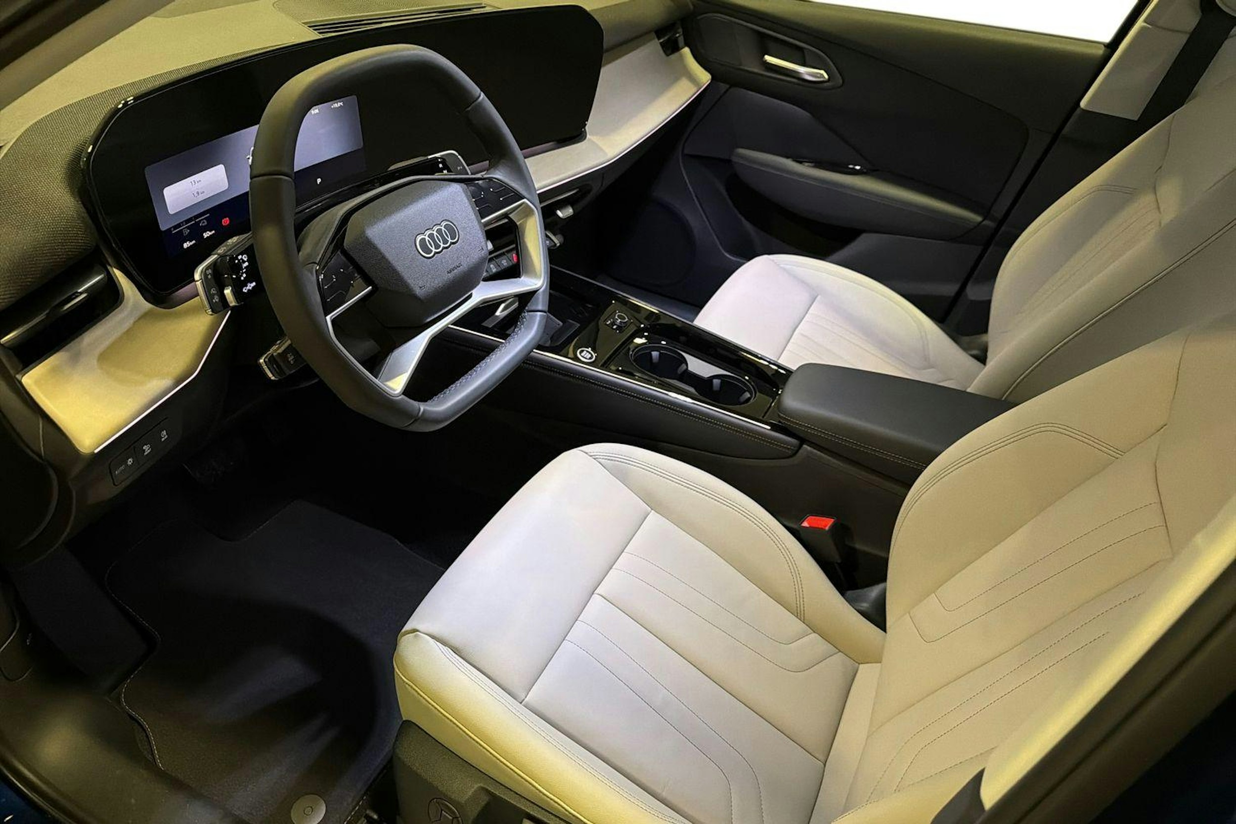 sininen Audi Q3 2026 kuva 4.