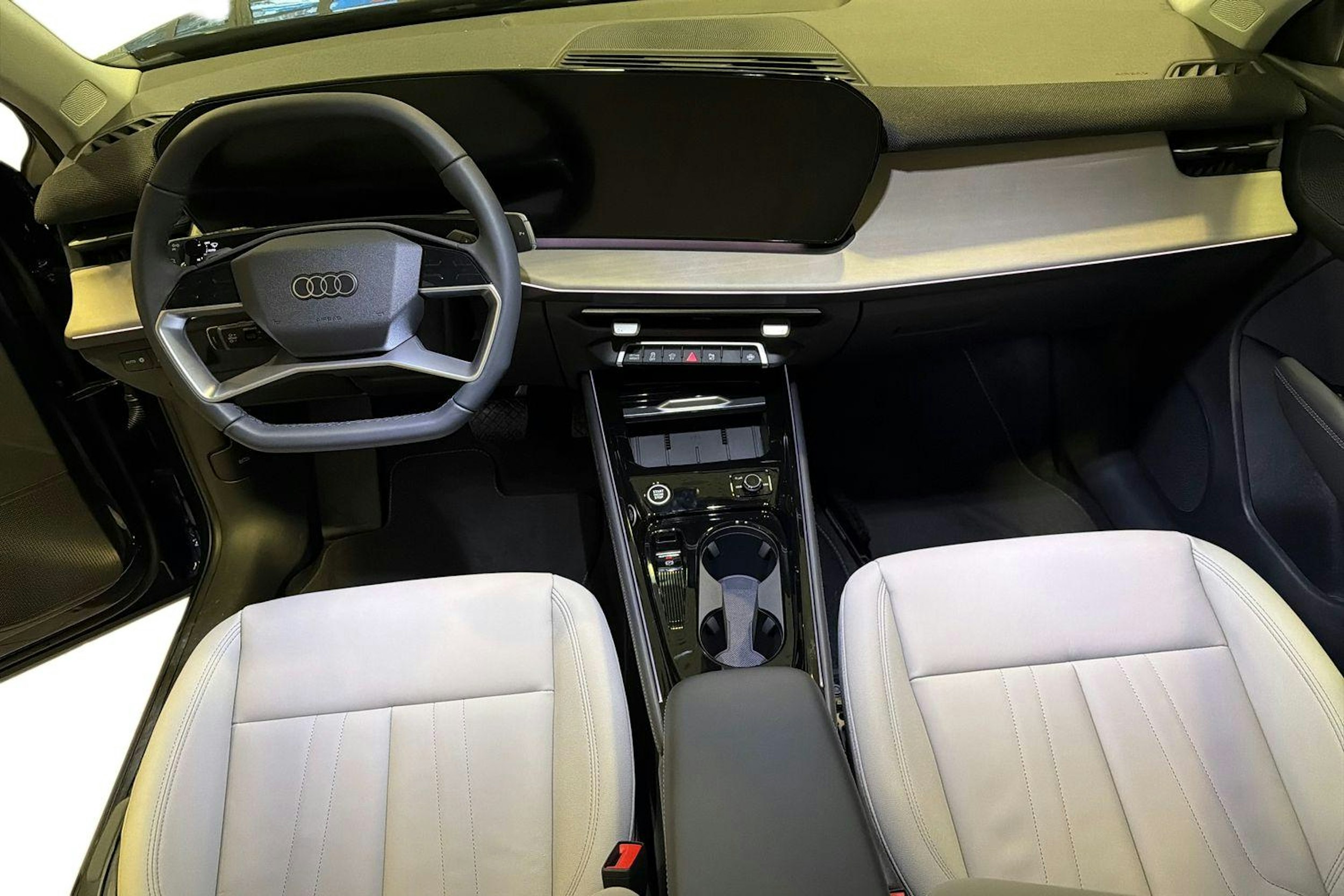 sininen Audi Q3 2026 kuva 5.