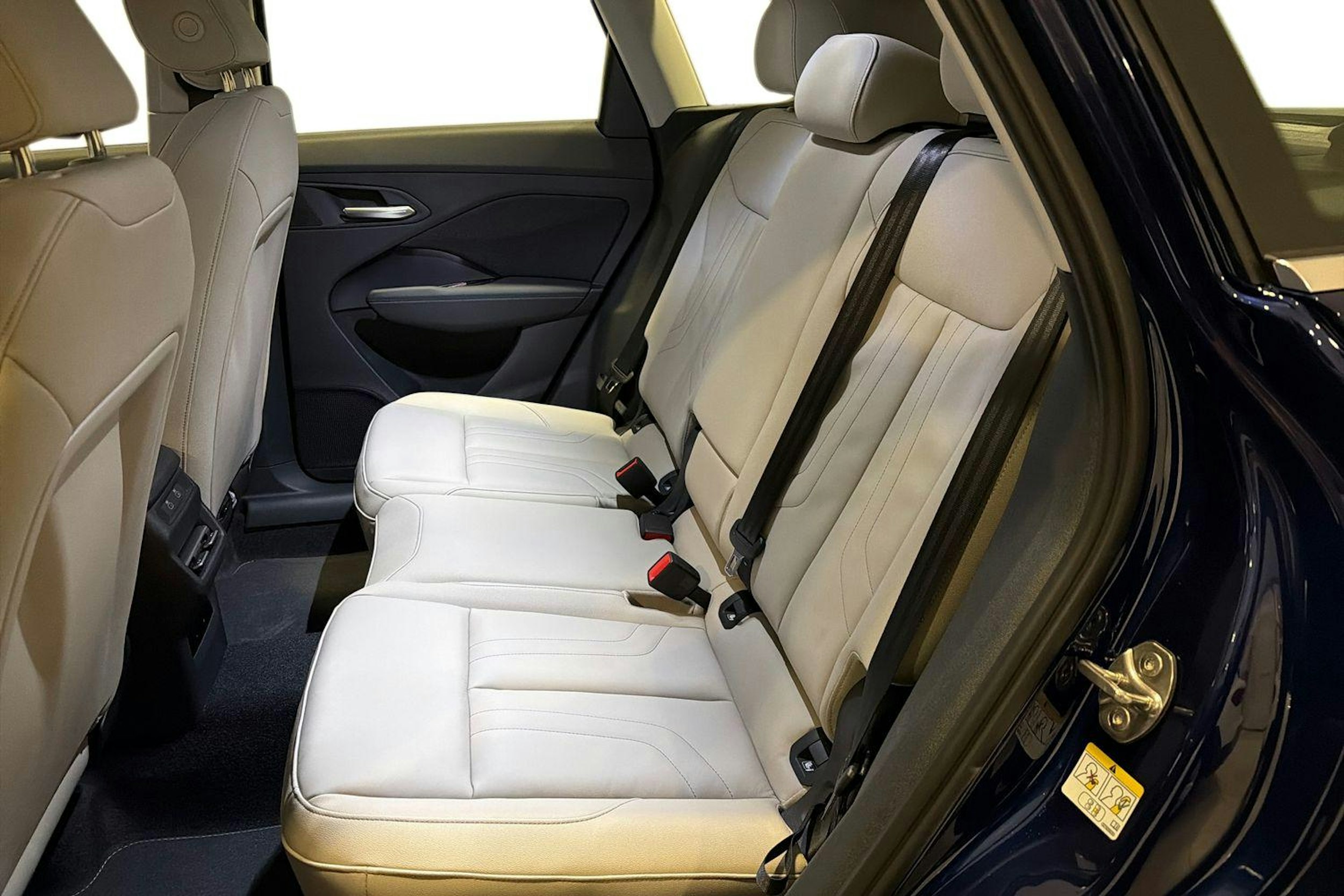 sininen Audi Q3 2026 kuva 6.