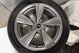 sininen Audi Q3 2026 kuva 7.