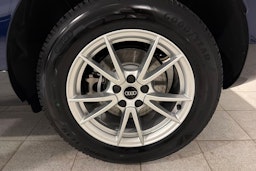 sininen Audi Q3 2026 kuva 8.