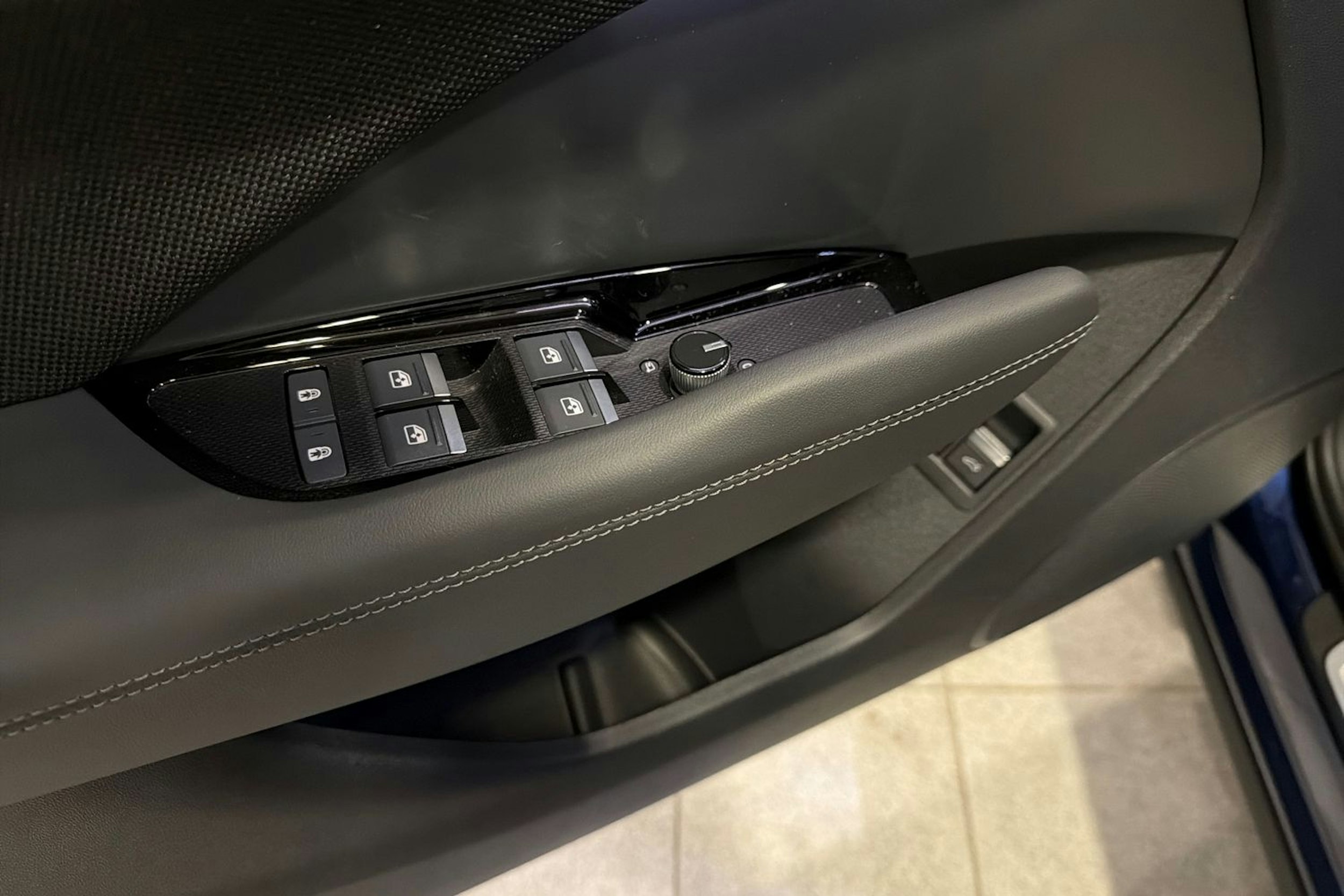 sininen Audi Q3 2026 kuva 9.