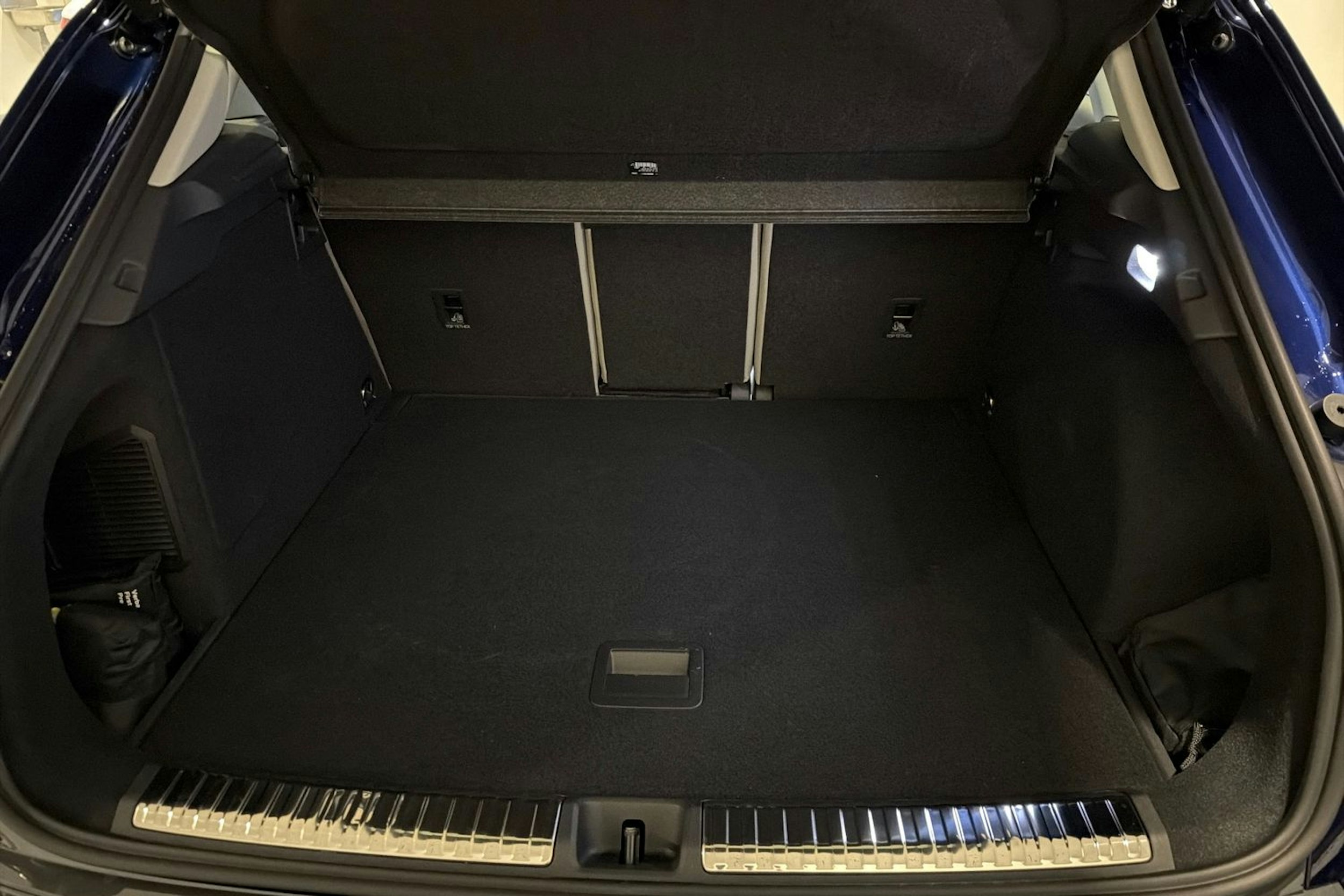 sininen Audi Q3 2026 kuva 13.