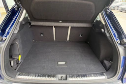 sininen Audi Q3 2026 kuva 17.