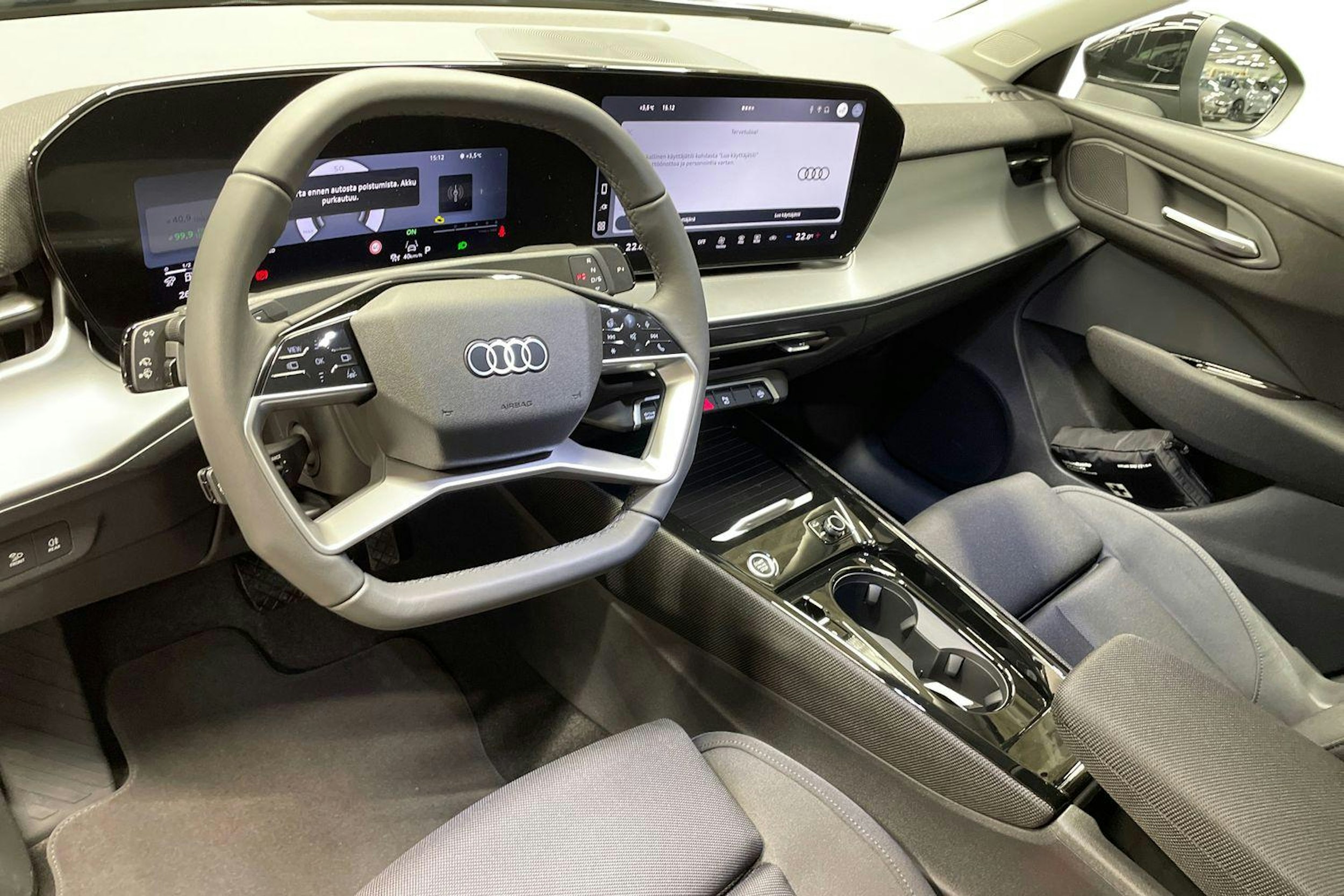 musta Audi Q3 2026 kuva 7.