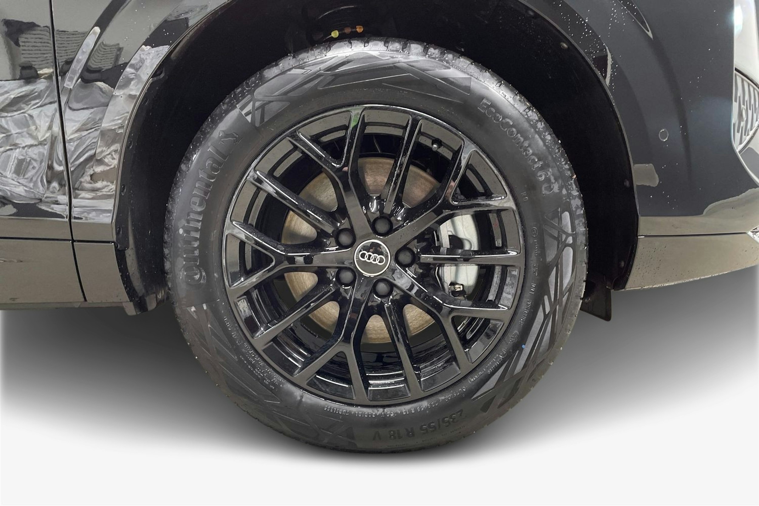 musta Audi Q3 2026 kuva 11.