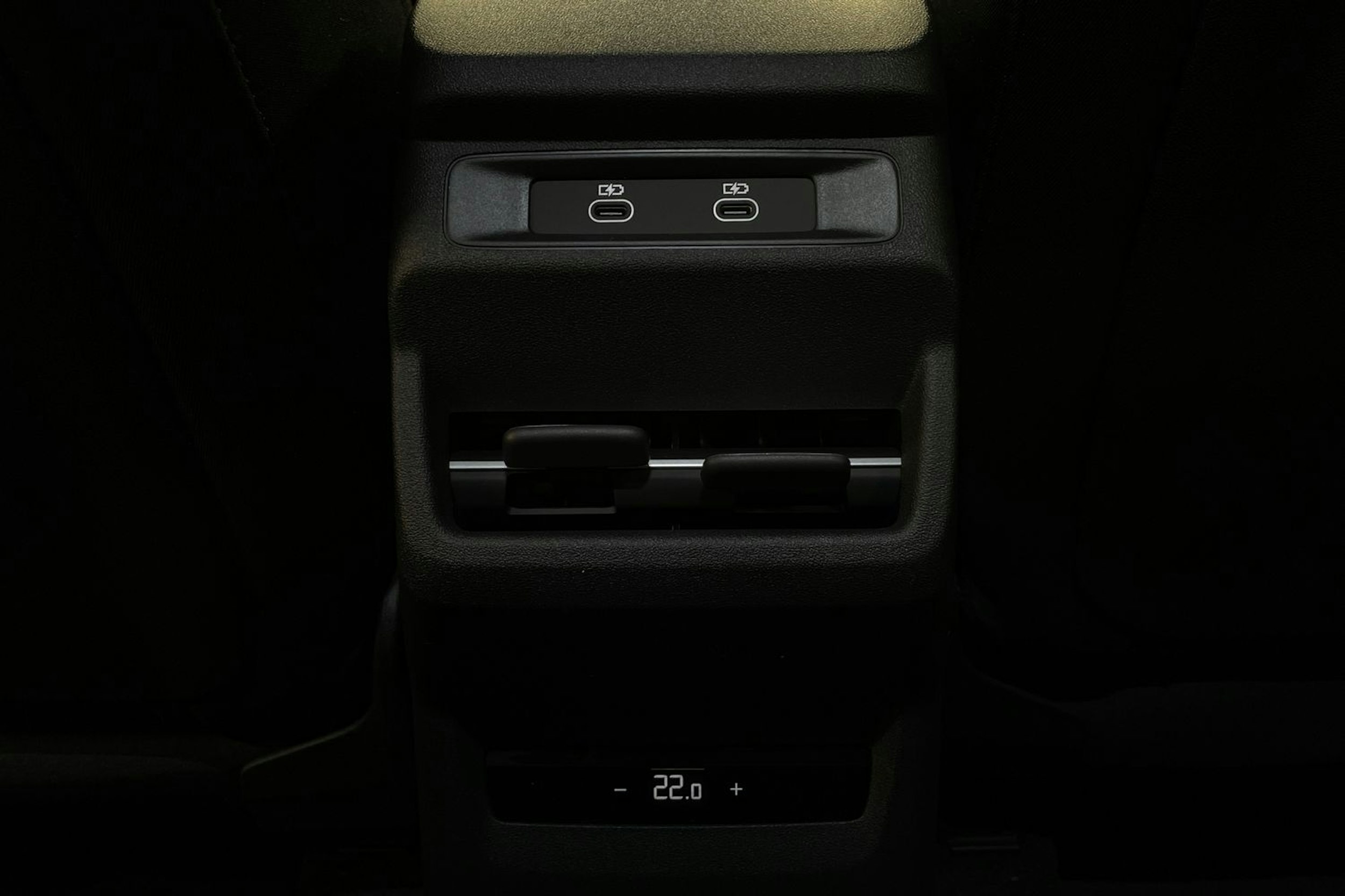 musta Audi Q3 2026 kuva 15.