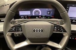 musta Audi Q3 2026 kuva 16.