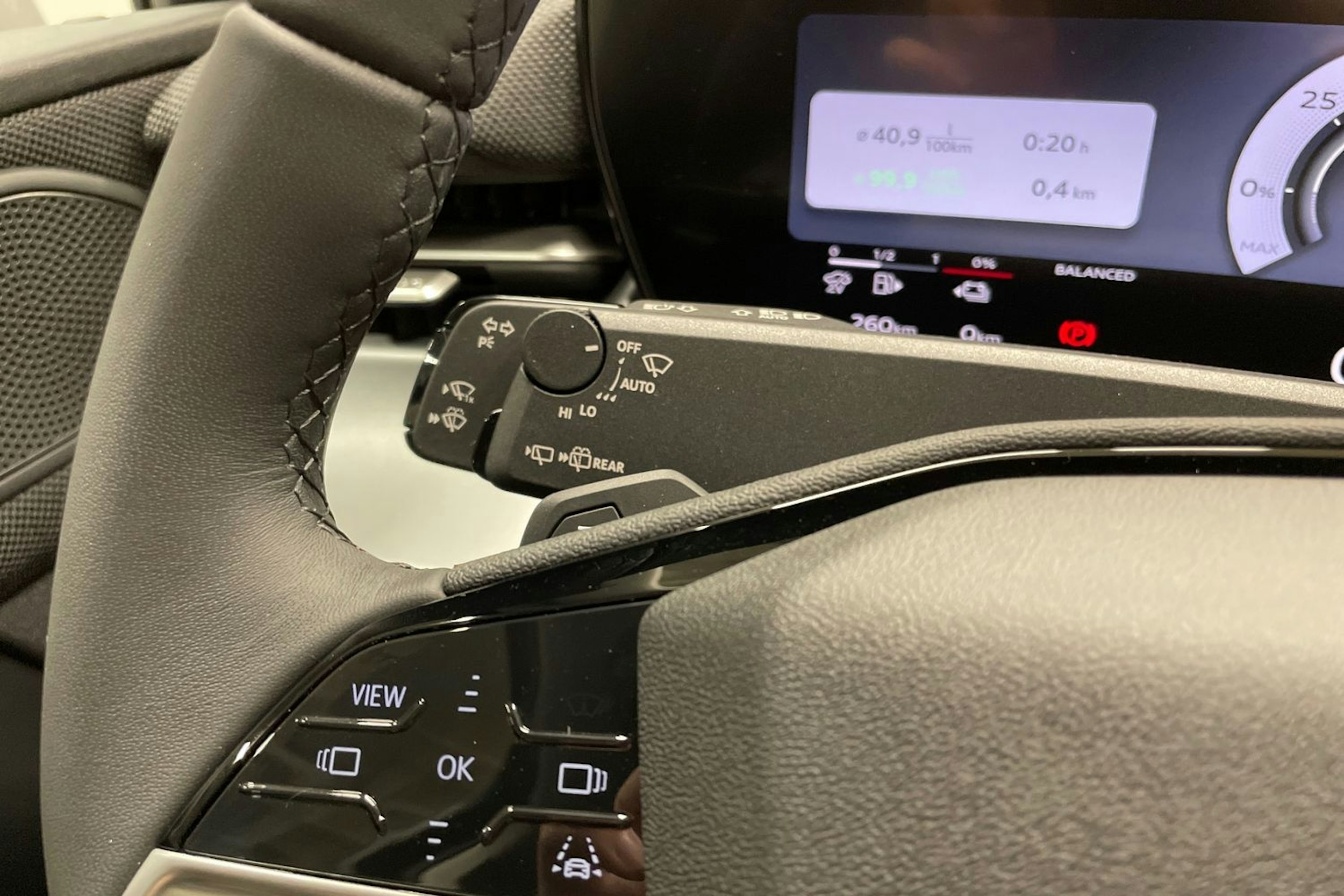 musta Audi Q3 2026 kuva 18.