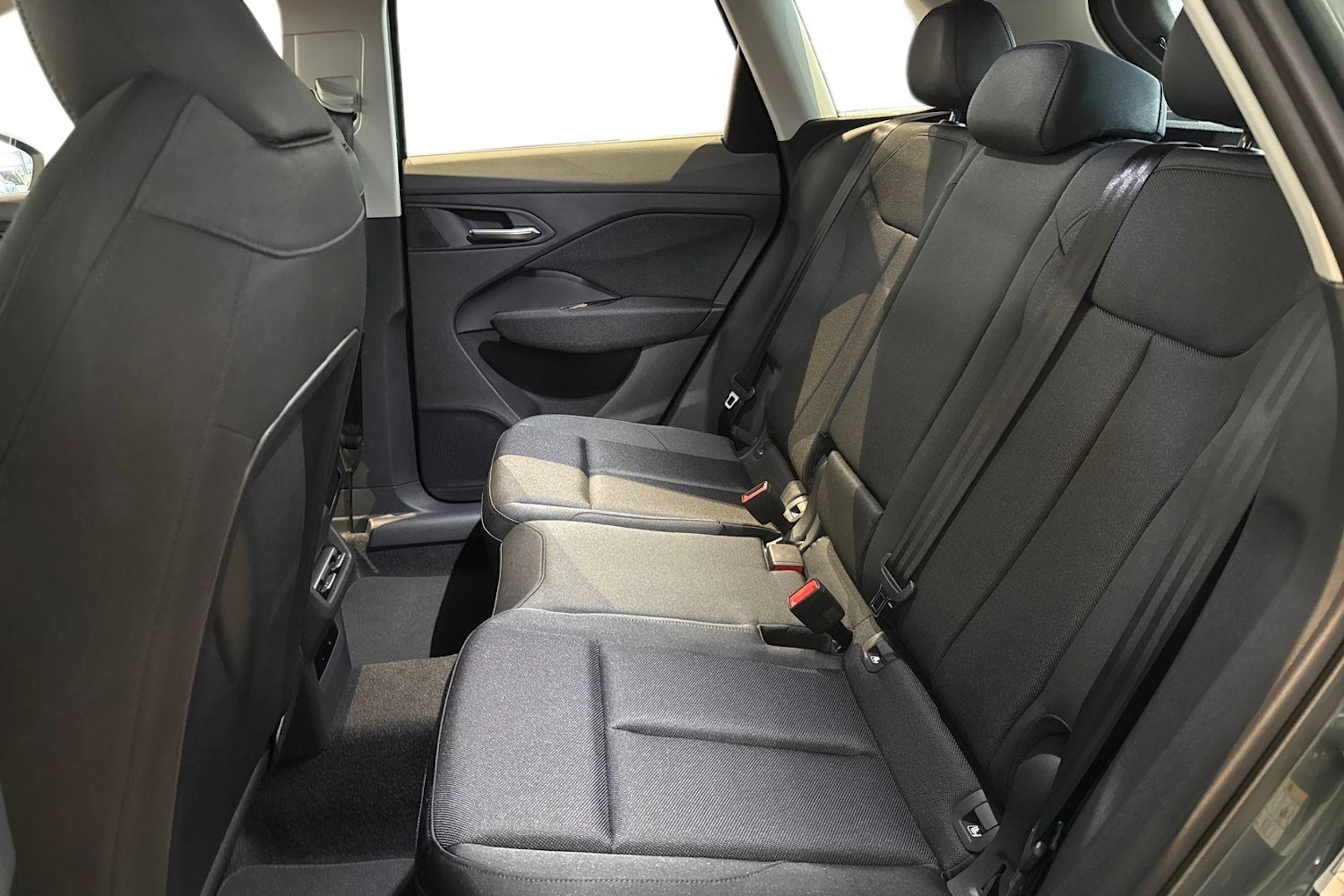 met. vihreä Audi Q3 2026 kuva 8.