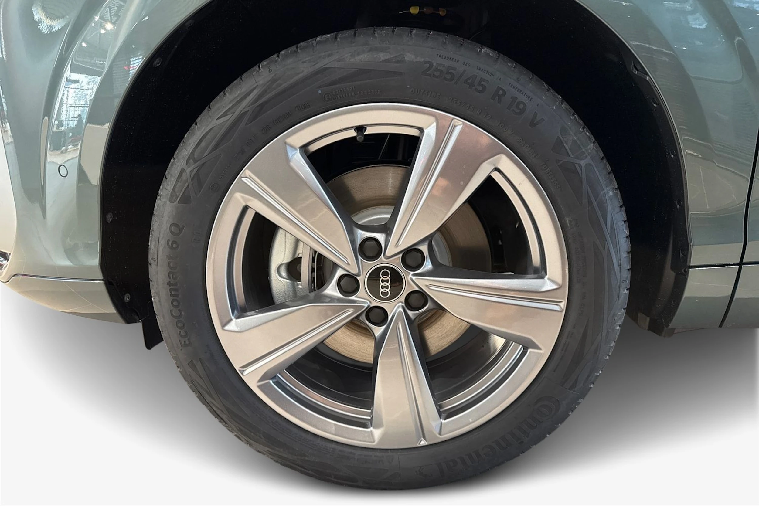 met. vihreä Audi Q3 2026 kuva 9.