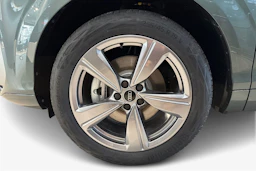 met. vihreä Audi Q3 2026 kuva 9.