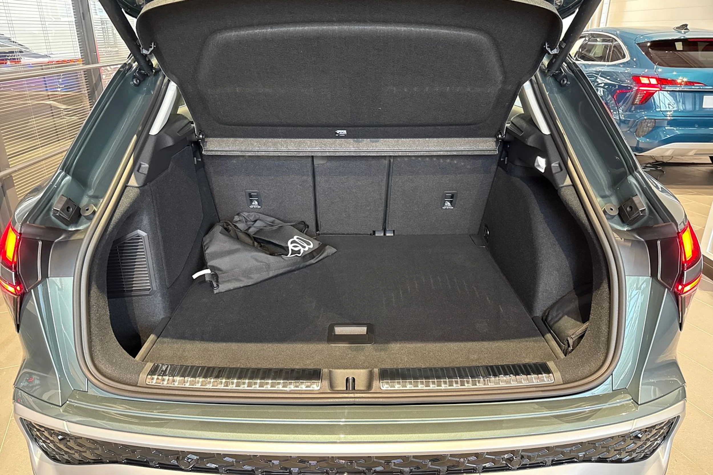 met. vihreä Audi Q3 2026 kuva 11.