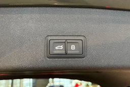 met. vihreä Audi Q3 2026 kuva 12.