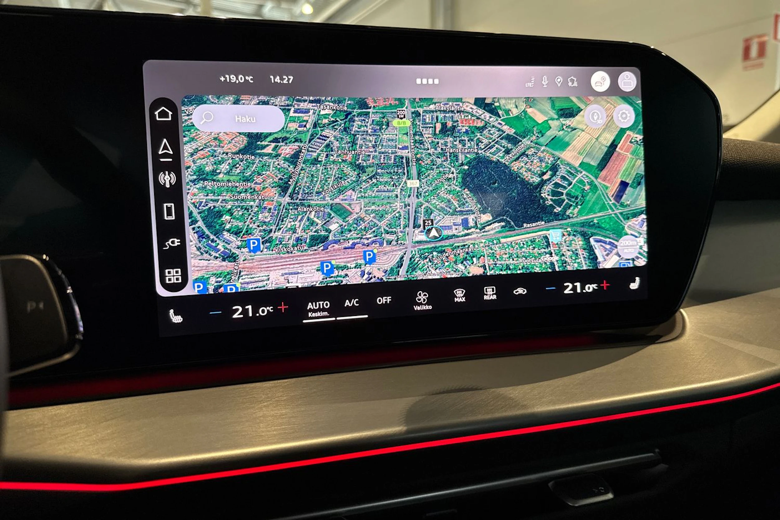 met. vihreä Audi Q3 2026 kuva 16.