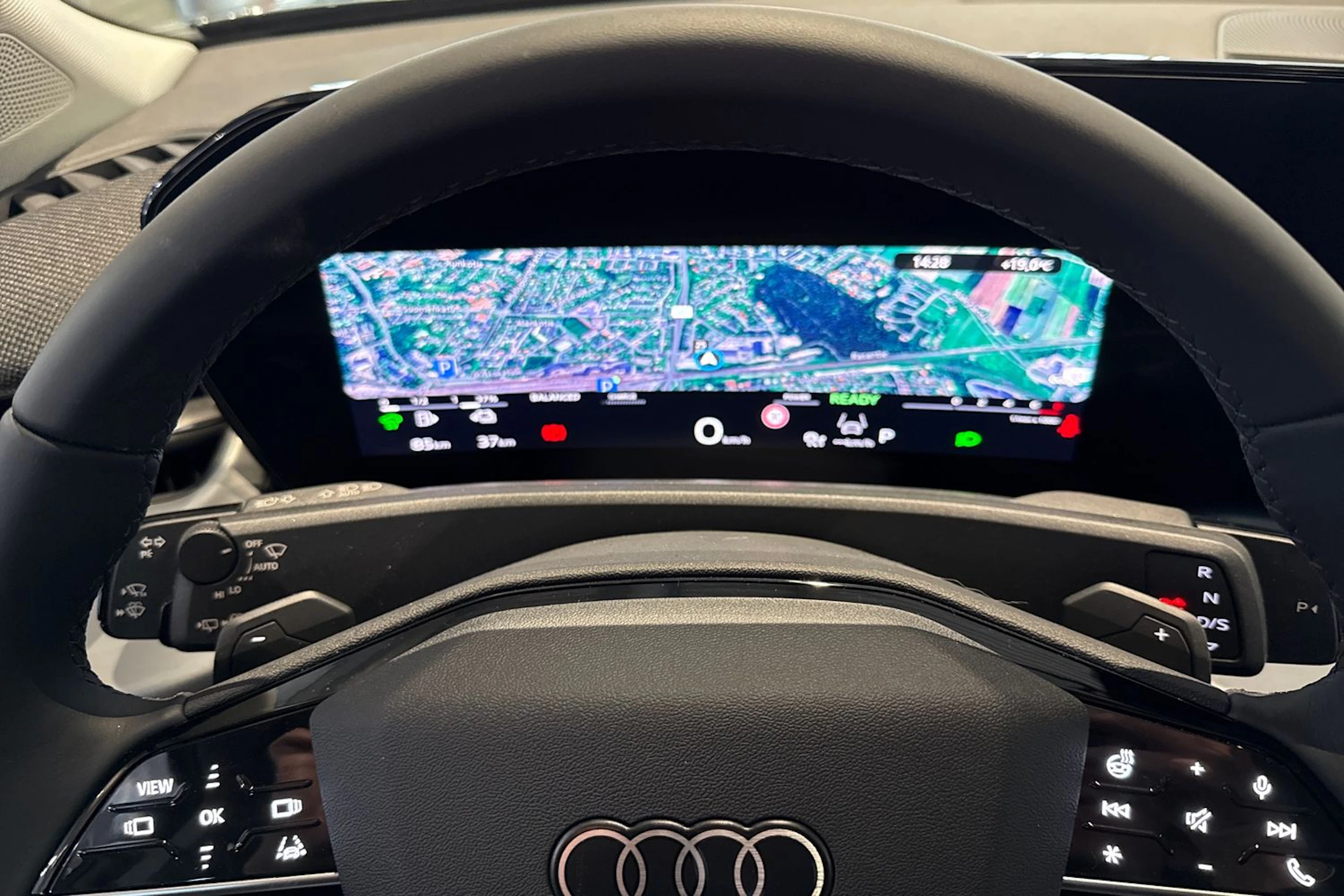 met. vihreä Audi Q3 2026 kuva 17.