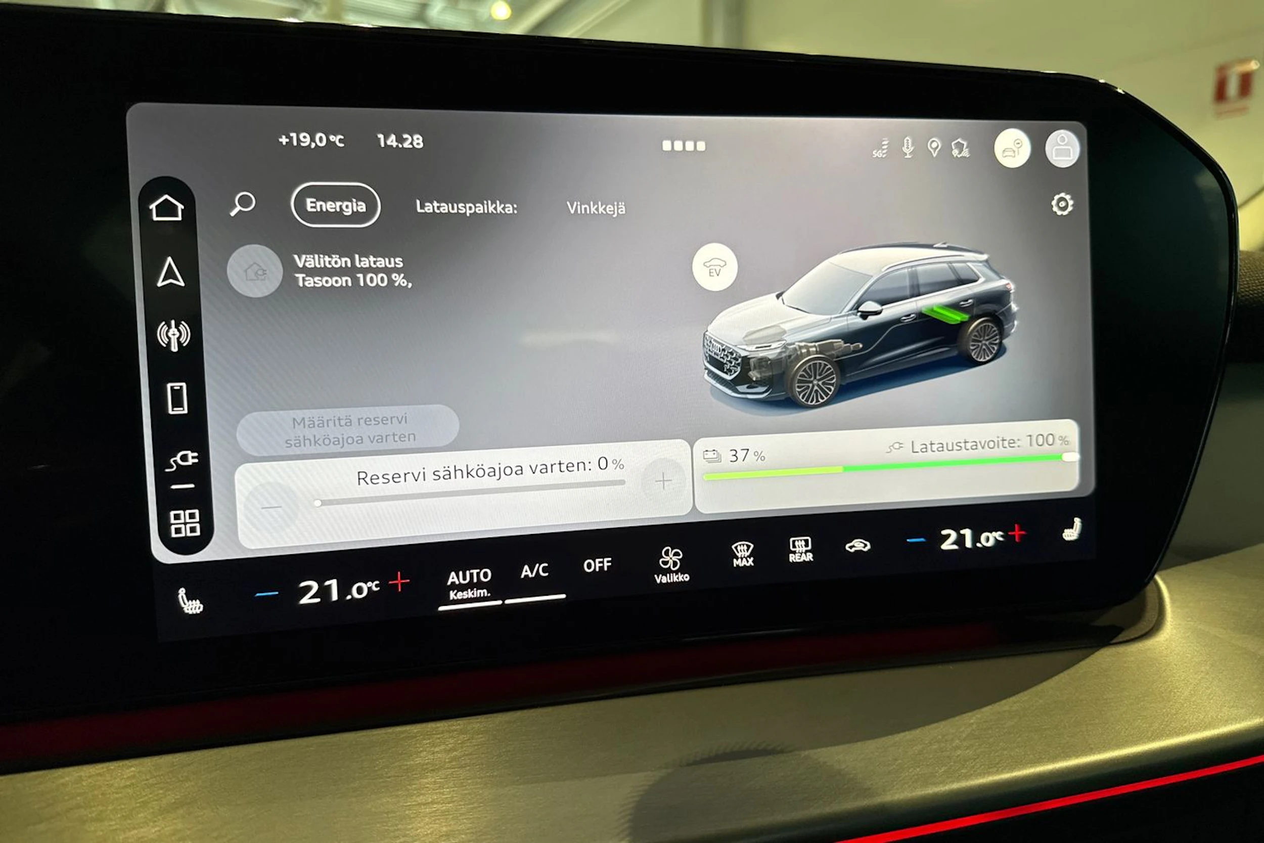 met. vihreä Audi Q3 2026 kuva 18.