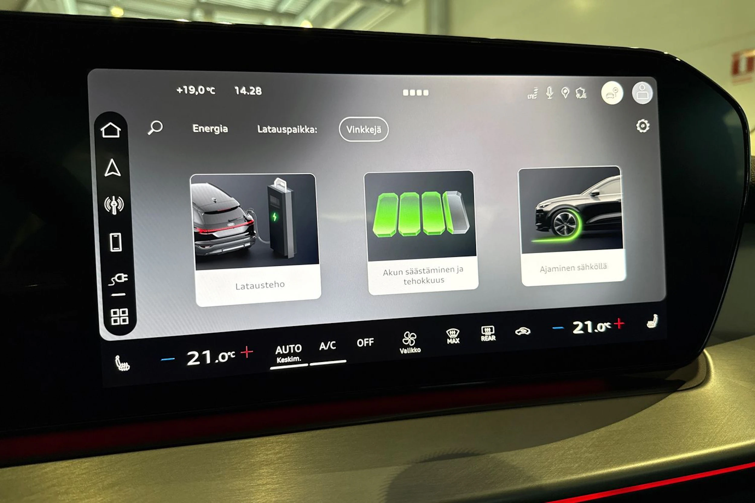 met. vihreä Audi Q3 2026 kuva 19.