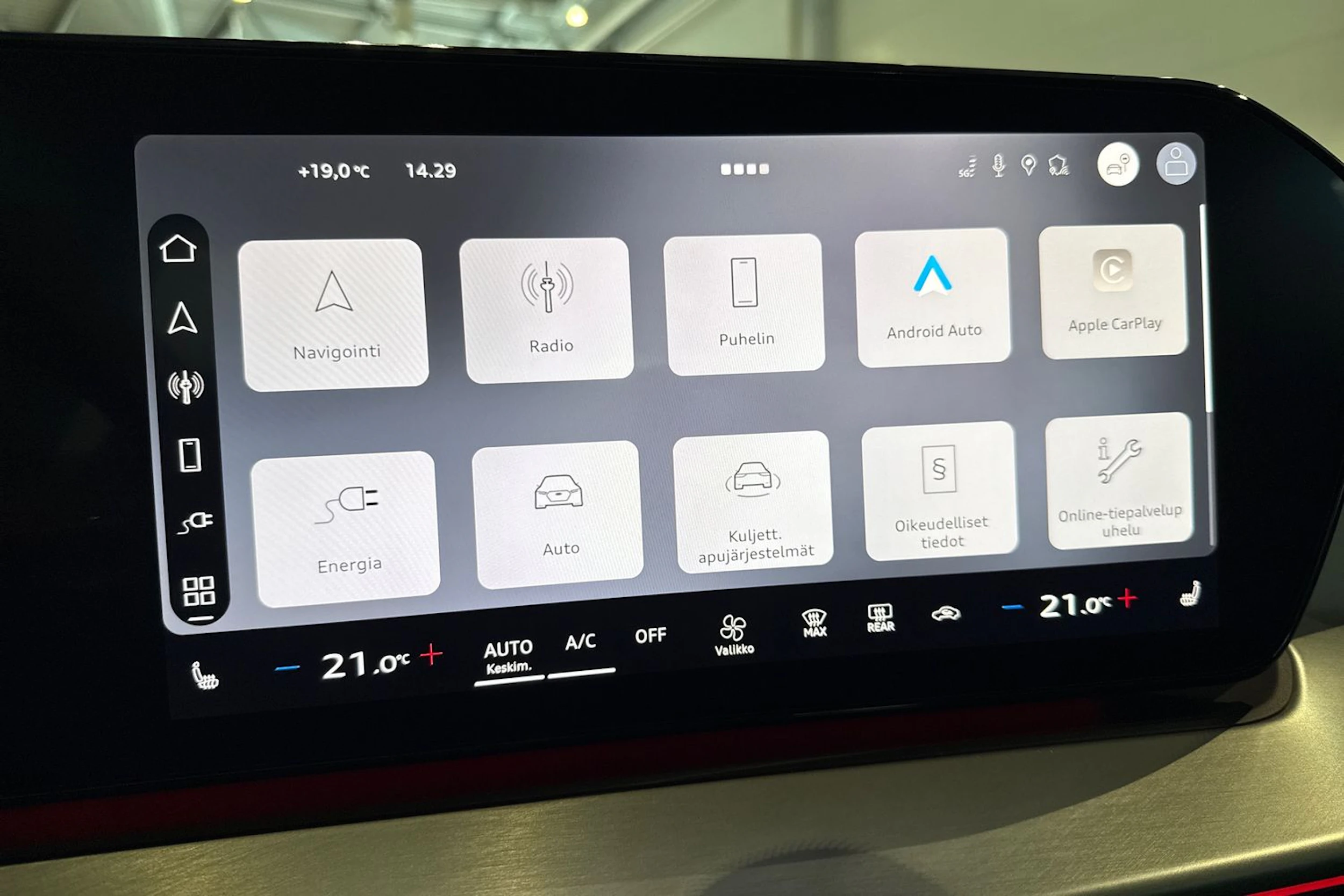 met. vihreä Audi Q3 2026 kuva 20.