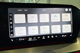 met. vihreä Audi Q3 2026 kuva 20.