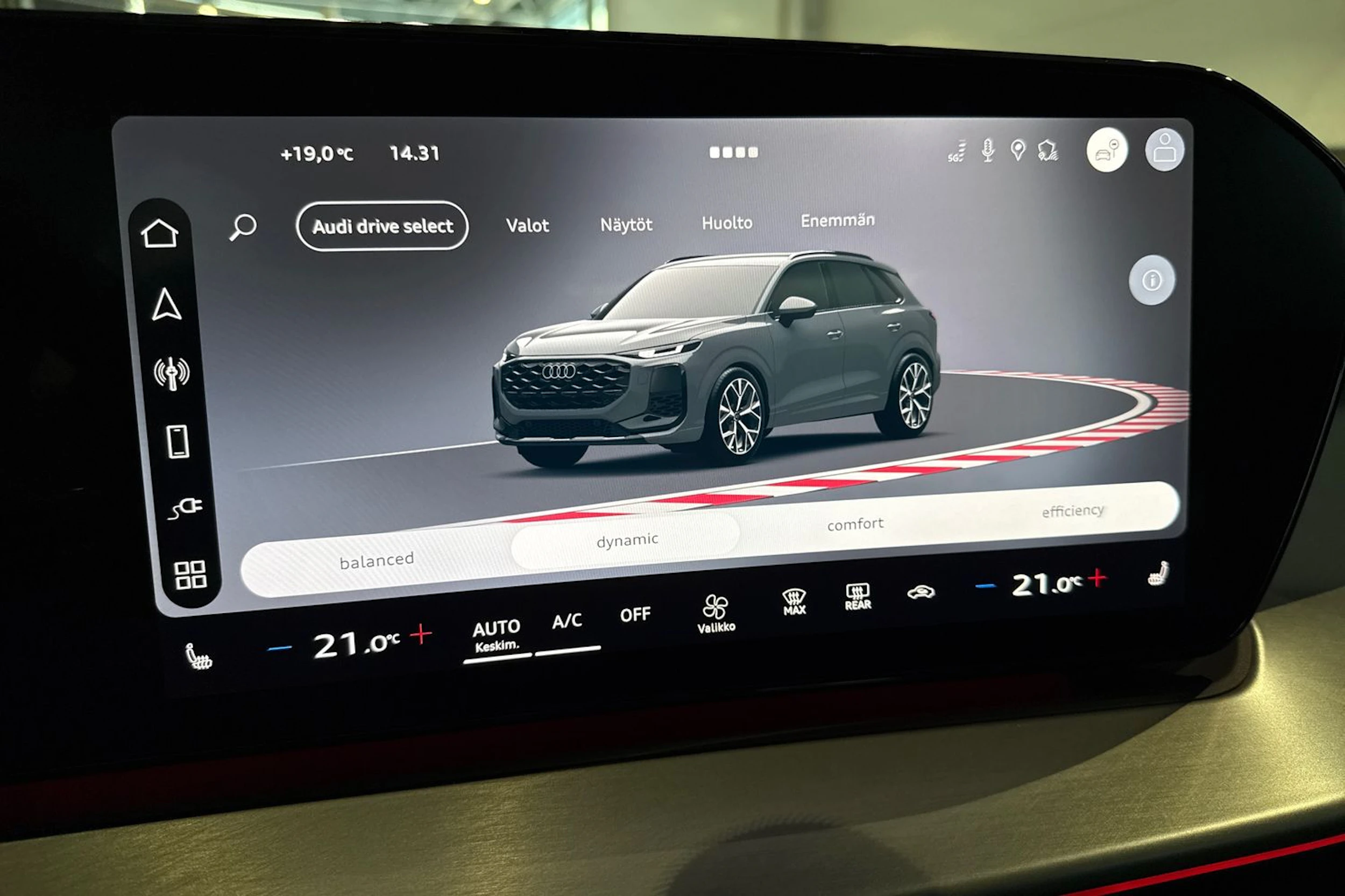 met. vihreä Audi Q3 2026 kuva 22.