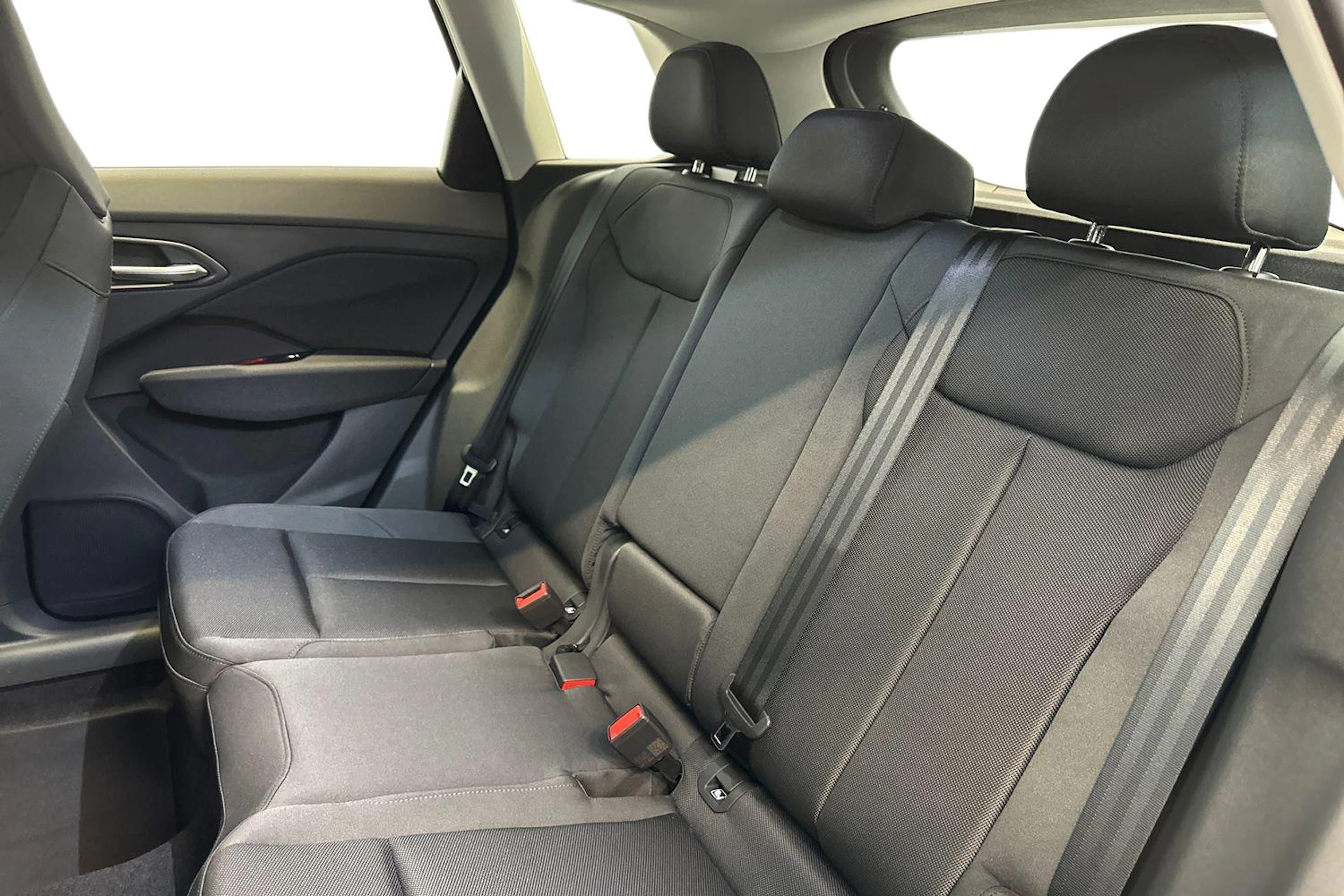 navarra sininen Audi Q3 2026 kuva 8.