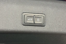 navarra sininen Audi Q3 2026 kuva 13.