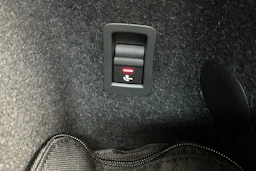 navarra sininen Audi Q3 2026 kuva 14.