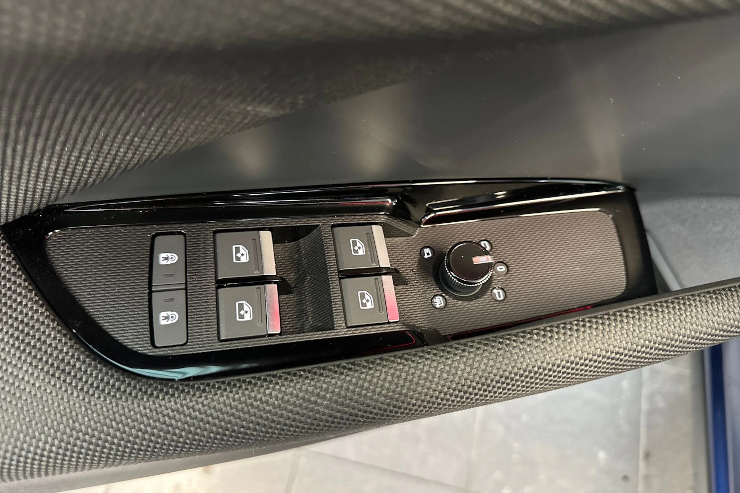 navarra sininen Audi Q3 2026 kuva 15.