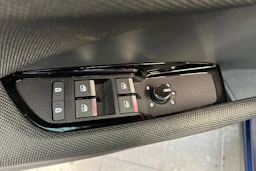 navarra sininen Audi Q3 2026 kuva 15.