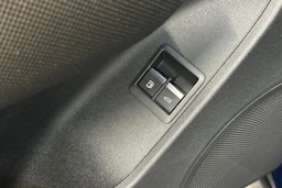 navarra sininen Audi Q3 2026 kuva 16.