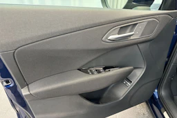 navarra sininen Audi Q3 2026 kuva 17.