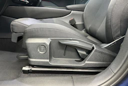 navarra sininen Audi Q3 2026 kuva 18.