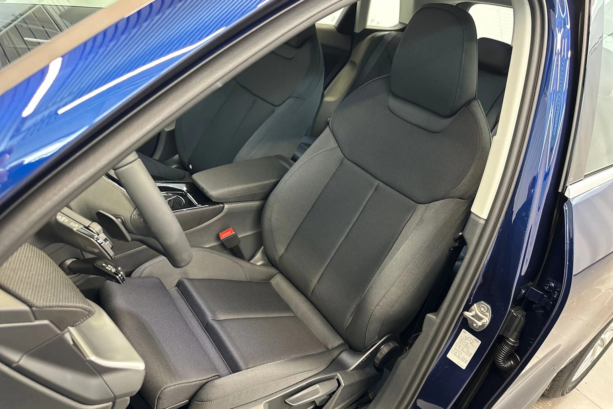 navarra sininen Audi Q3 2026 kuva 19.