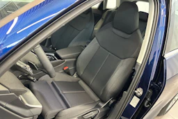 navarra sininen Audi Q3 2026 kuva 19.