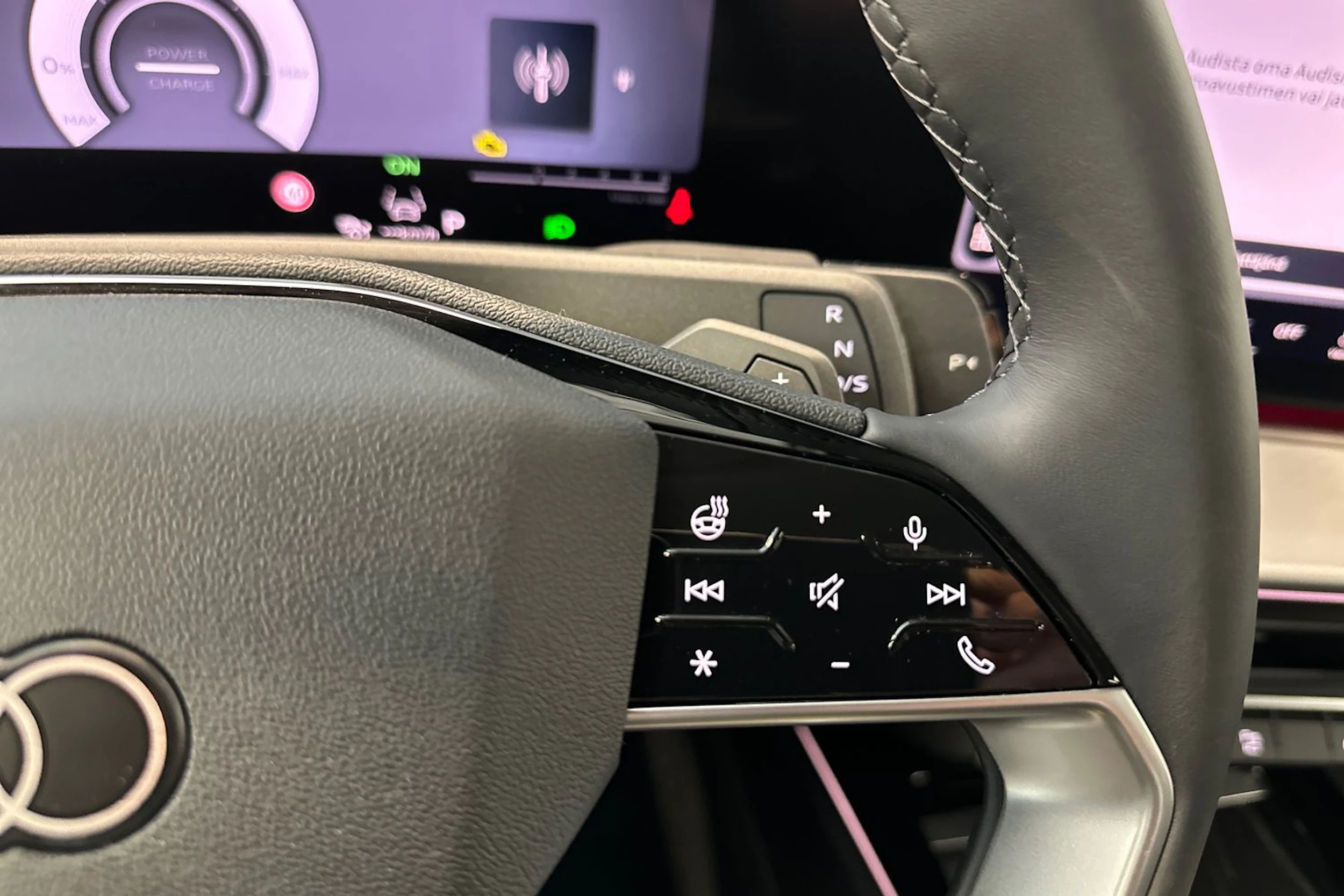 navarra sininen Audi Q3 2026 kuva 22.