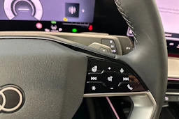 navarra sininen Audi Q3 2026 kuva 22.