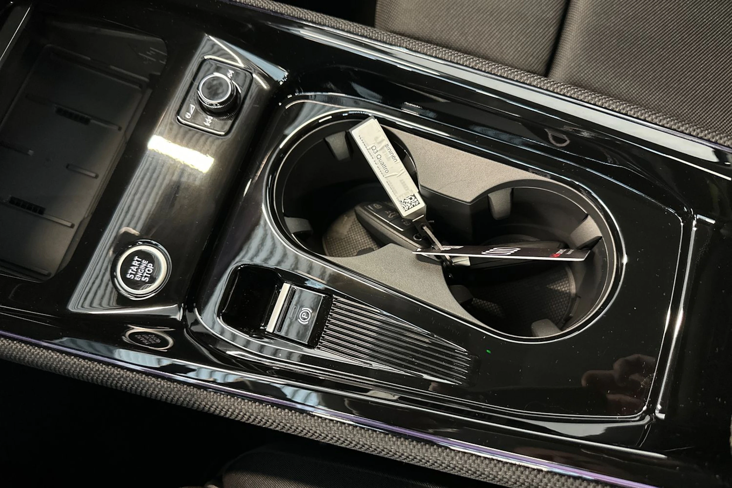 navarra sininen Audi Q3 2026 kuva 30.