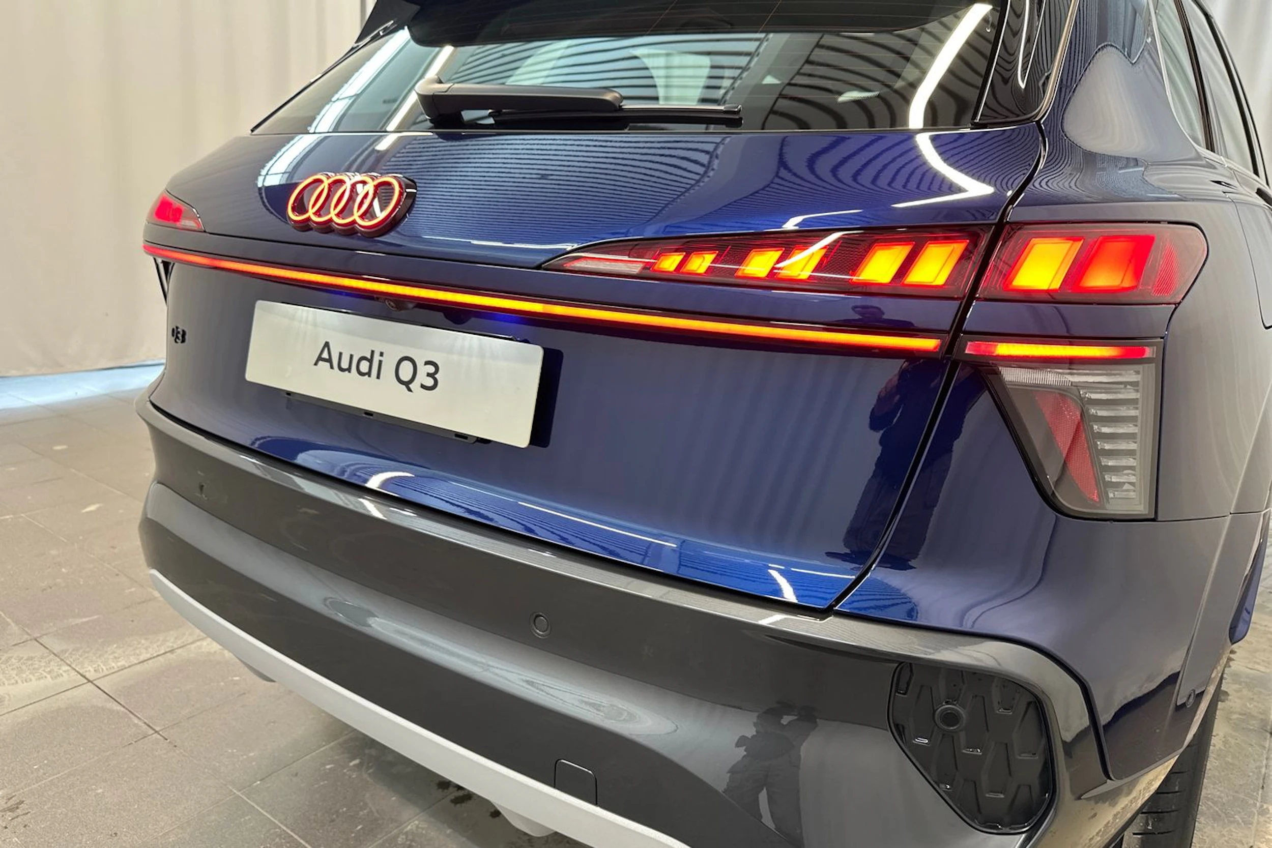 navarra sininen Audi Q3 2026 kuva 32.