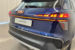 navarra sininen Audi Q3 2026 kuva 32.