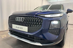 navarra sininen Audi Q3 2026 kuva 33.