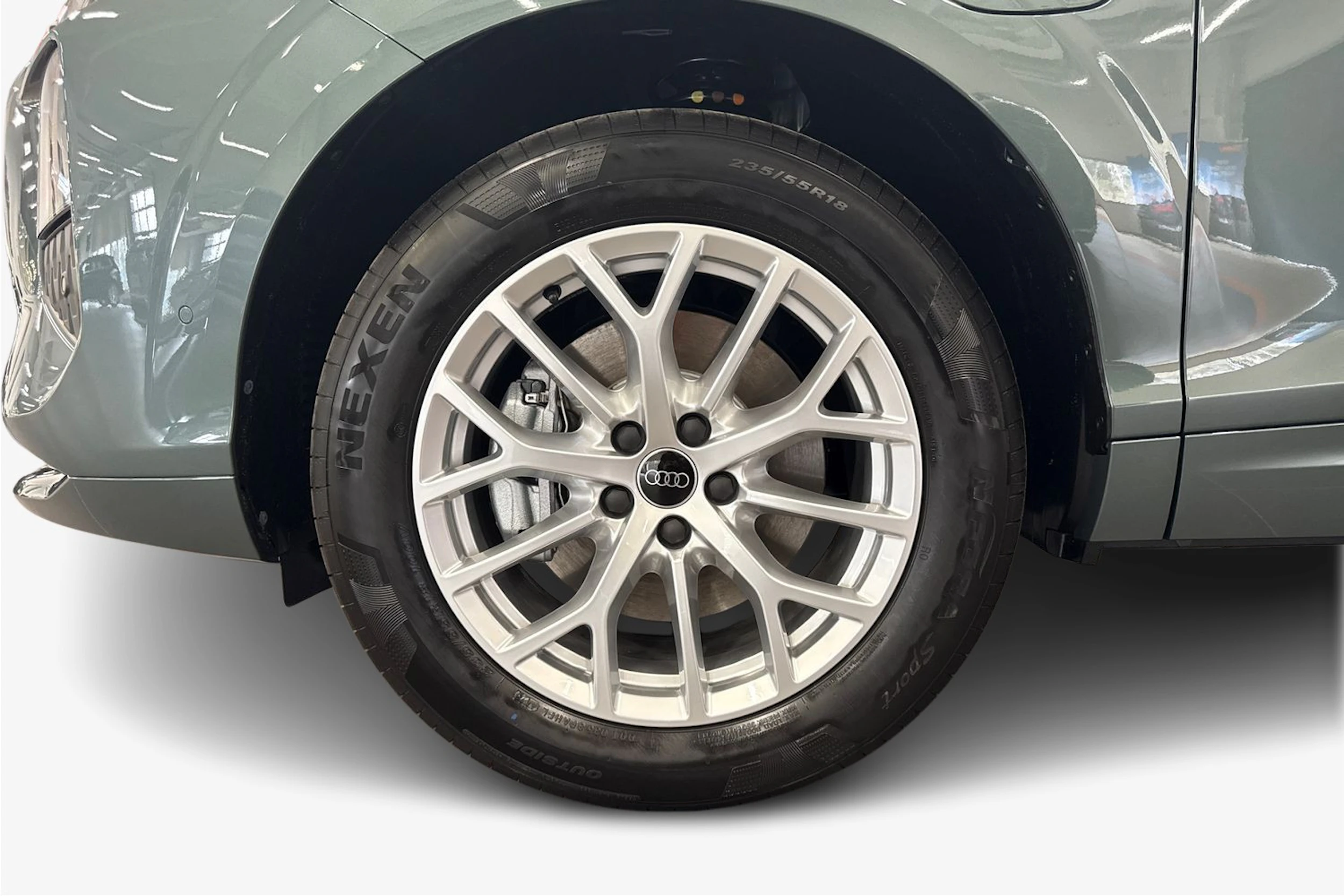 met. vihreä Audi Q3 2026 kuva 9.