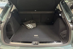 met. vihreä Audi Q3 2026 kuva 11.
