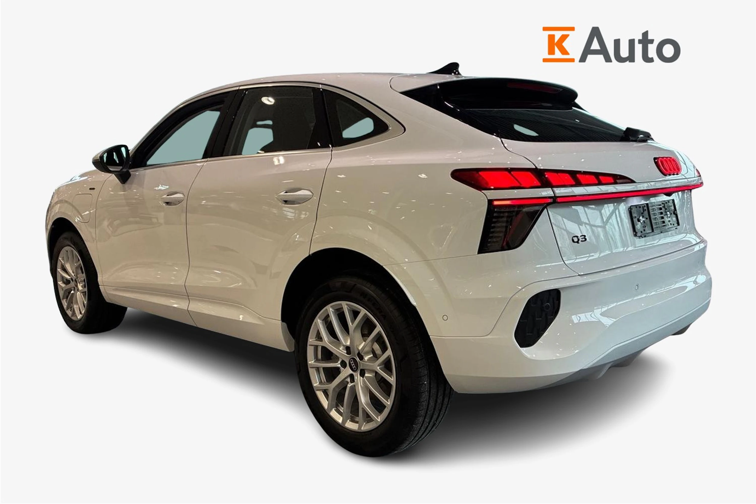 valkoinen Audi Q3 2026 kuva 2.