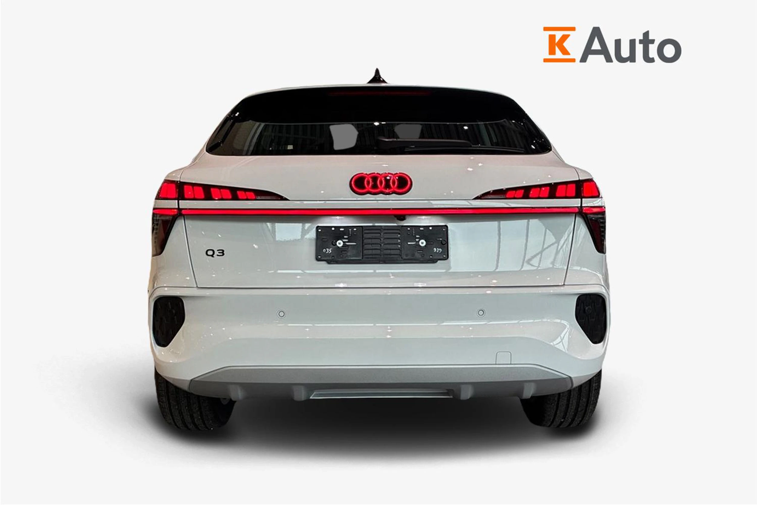 valkoinen Audi Q3 2026 kuva 3.
