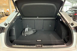 valkoinen Audi Q3 2026 kuva 12.