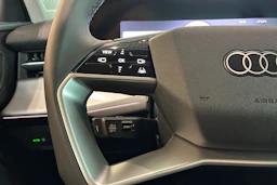 valkoinen Audi Q3 2026 kuva 13.