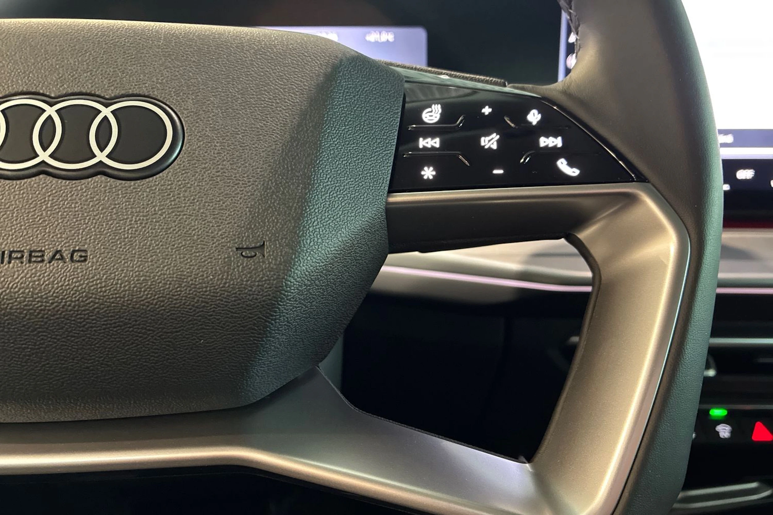 valkoinen Audi Q3 2026 kuva 14.