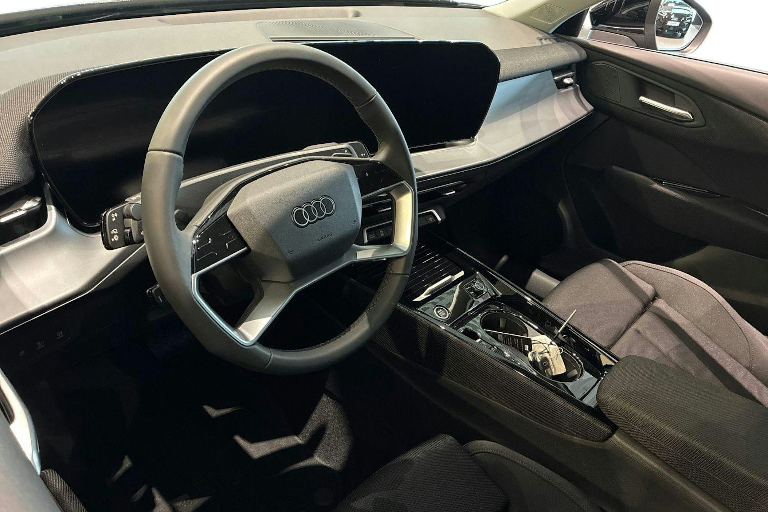 musta Audi Q3 2026 kuva 6.